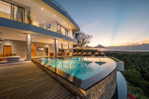 Property building, Balcony/Terrace, Pool view, Swimming pool, sunbed
