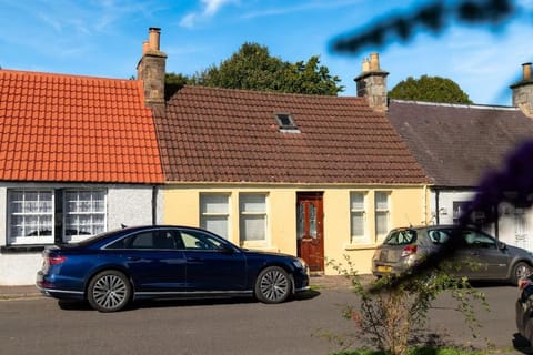 Historic Cottage Escape Near St Andrews House in Scotland