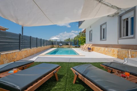 Day, Pool view, Swimming pool, sunbed