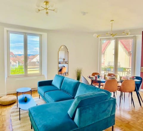 Living room, Seating area, Dining area