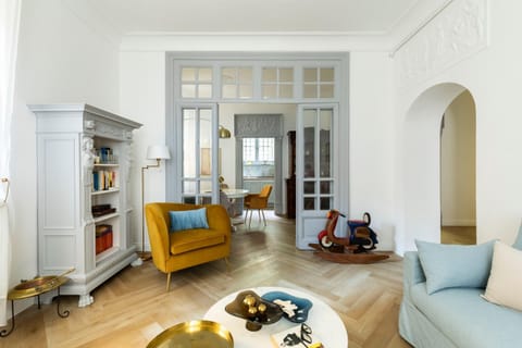 Living room, Seating area
