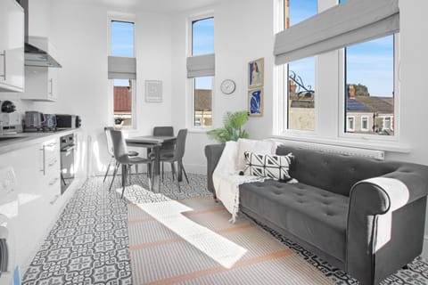 Kitchen or kitchenette, Seating area, Dining area