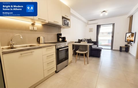 Coffee/tea facilities, Seating area, oven, kitchen