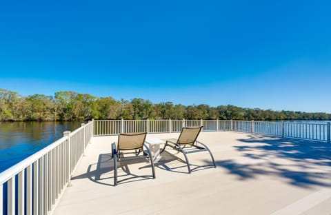 Waterfront Home with Boat Dock and Slip in Old Town! House in Florida