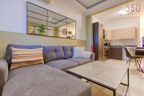 Kitchen or kitchenette, Living room, Seating area, Dining area, minibar