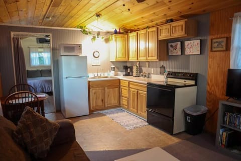 Cozy Tiny Home on the Farm On-Site Farm Animals House in Buffalo River