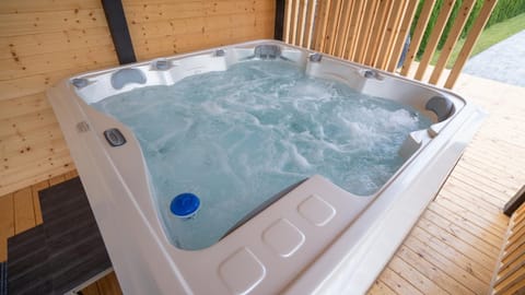 Hot Tub, Hot Tub