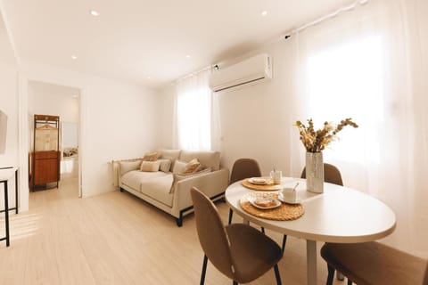 Living room, Seating area, Dining area, air conditioner