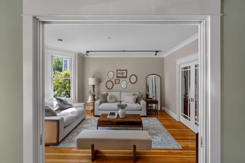 The Vancouver Heritage Home - Mount Pleasant House in Vancouver