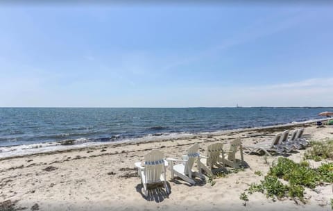 Truro Beachfront House For a Group House in North Truro