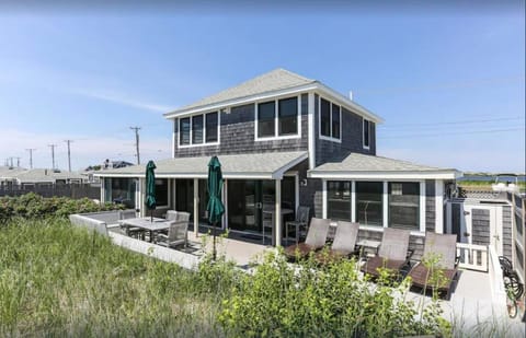 Truro Beachfront House For a Group House in North Truro