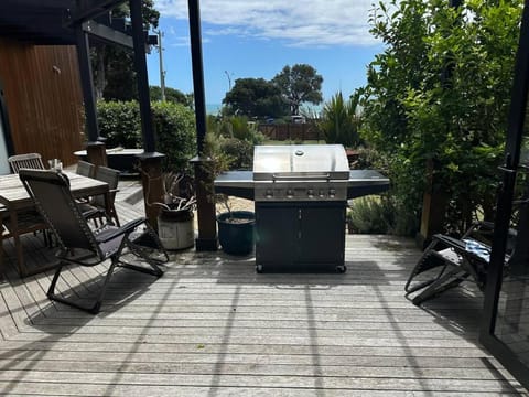 Ahipara Beach Front, modern stylish bach House in Northland