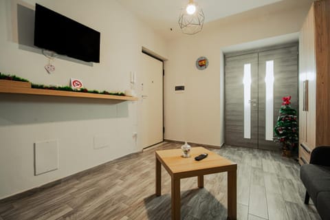 Communal lounge/ TV room, TV and multimedia, Kitchen or kitchenette, Living room, Seating area, Dining area, Evening entertainment