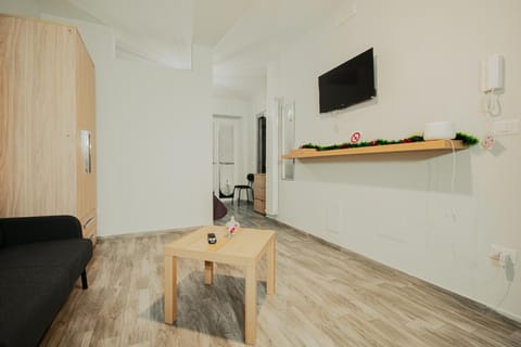 Communal lounge/ TV room, TV and multimedia, Kitchen or kitchenette, Living room, Seating area, Dining area, Evening entertainment, wardrobe