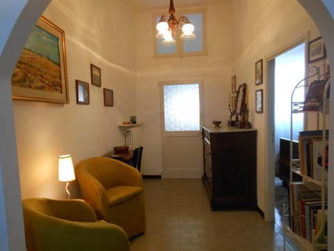 Library, On-site shops, TV and multimedia, Lobby or reception