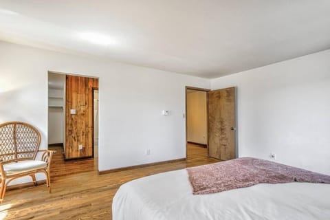 Private Villa-72 Acres-Hot Tub-Views-USAFA Villa in Black Forest