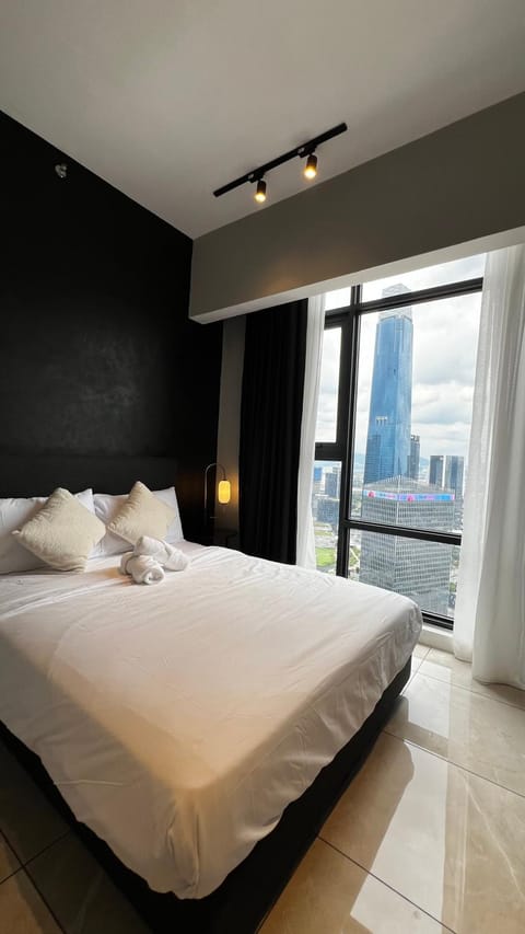Bed, View (from property/room), Bedroom, City view