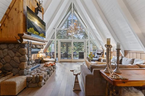 Rocky Point Paradise Bay Lake Front Hot TUB 10 out of 10 House in Lake Arrowhead