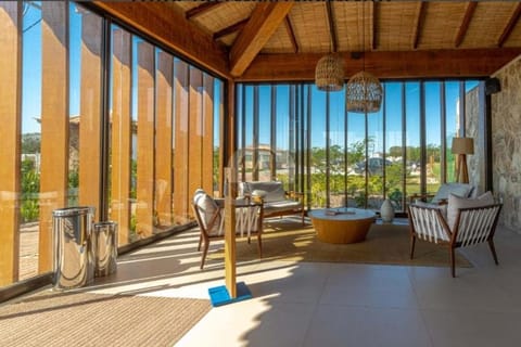 Suite em Lindo Casarão no Aretê com acesso aos clubes do condomínio Villa in Armacao dos Buzios