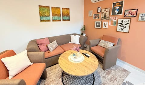 Living room, Decorative detail, Seating area