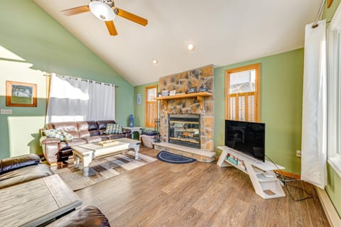 Lakefront Cabin Kayaks, Paddle Boards and Fishing Cabin in Coolbaugh Township