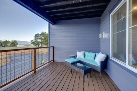 Balconies with Scenic River Views Hammond Townhome! House in Hammond