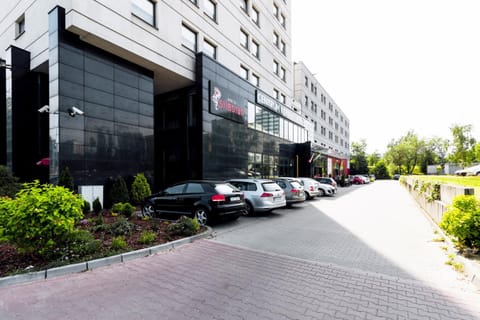 Property building, Facade/entrance, Parking
