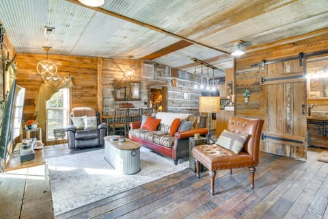 half-Mi to Lake Cabin on 43 Acres in Shell Knob! Cabin in Shell Knob