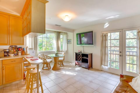 Less Than 1 Mi to UCLA Pet-Friendly Extended Stay Unit! Apartment in Westwood