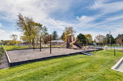 5 Mi to Fort Harrison Home with Pool Access! House in Indiana