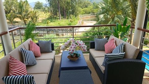 Natural landscape, View (from property/room), Balcony/Terrace, Seating area, Garden view