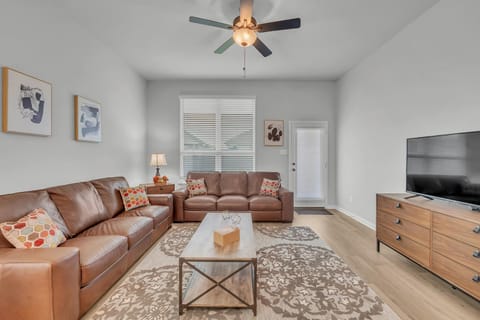 Luxury Retreat in Serene Surroundings, 4 Bedrooms Corporate House, Entire house with full amanities, Convenient location Near Medical Centers and Downtown House in Temple