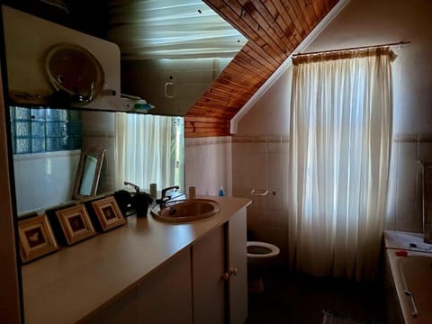 Die Bruin Huisie - Home Away From Home Vacation rental in Hermanus