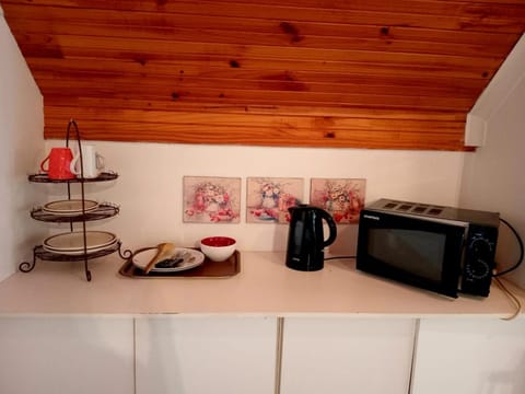 Die Bruin Huisie - Home Away From Home Vacation rental in Hermanus