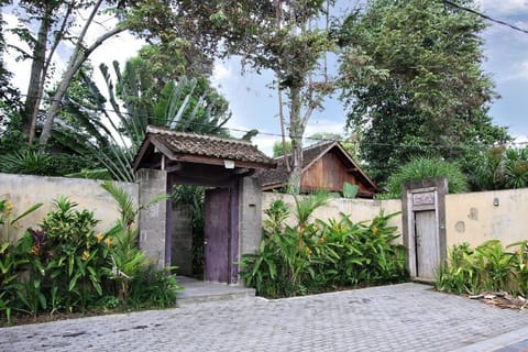 Villa Rumah Cina - Seseh Beach Villa in Mengwi