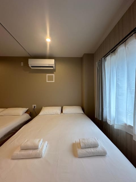 Bed, Bedroom, towels, air conditioner