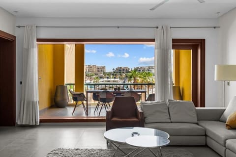 View (from property/room), Balcony/Terrace, Living room