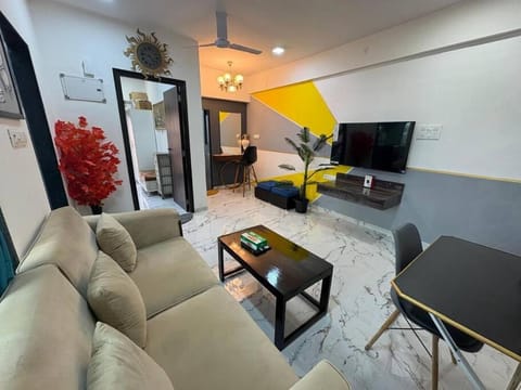 TV and multimedia, Living room, Seating area, Evening entertainment