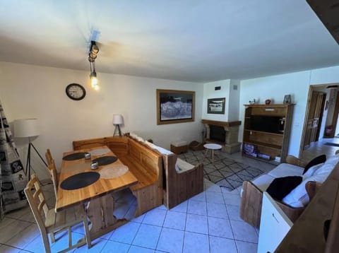 Communal lounge/ TV room, Living room, Seating area, Dining area