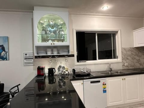 6-BR house in prime location with fantastic views House in Tasmania