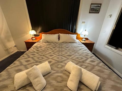 6-BR house in prime location with fantastic views House in Tasmania