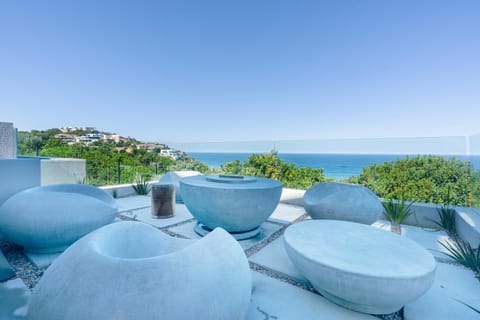 Natural landscape, Seating area, Sea view, fireplace