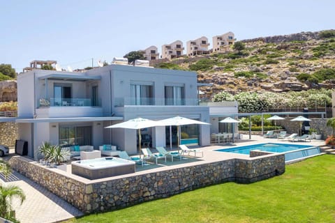 Property building, Garden view, Mountain view, Swimming pool