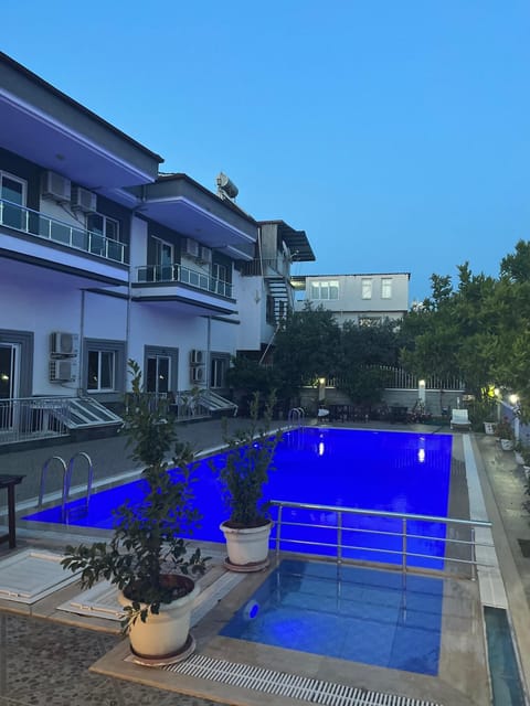 Property building, Day, Pool view, Swimming pool, sunbed