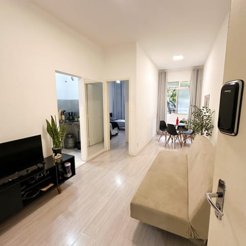 Bed, Kitchen or kitchenette, Living room, Photo of the whole room, Seating area