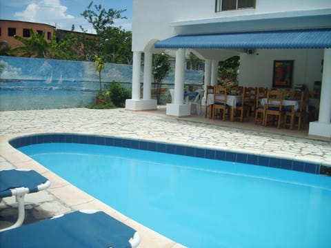 Property building, Patio, Day, Pool view, Swimming pool, sunbed