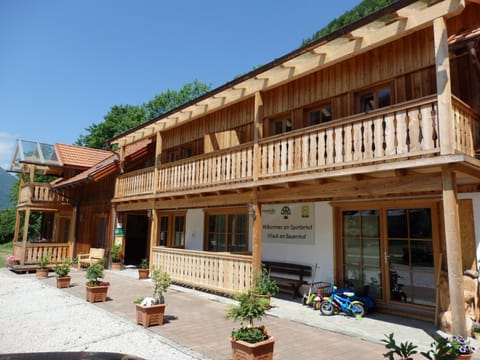 Facade/entrance