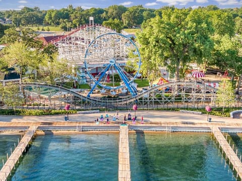 Okoboji Lakeside Retreat in Arnolds Park House in Arnolds Park