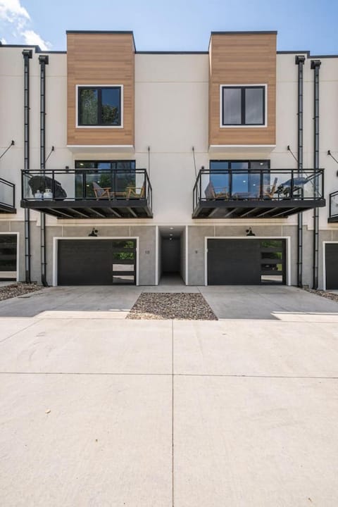 Okoboji Lakeside Retreat in Arnolds Park House in Arnolds Park