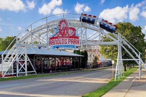Pillsbury Point Cottage on West Lake Okoboji House in Arnolds Park